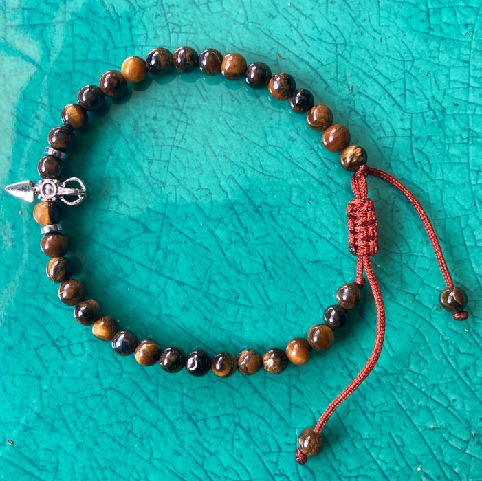 Pulsera de ágata negra u ojo de tigre de 4mm, con dije de phurba ajustable