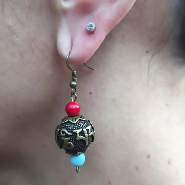 Arete tradicional tibetano con mantra OM MANI PADME HUM