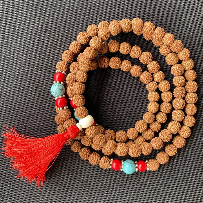 Mala de 108 cuentas de rudraksha de 8 mm con separadores y Guru Bead de diferentes materiales.