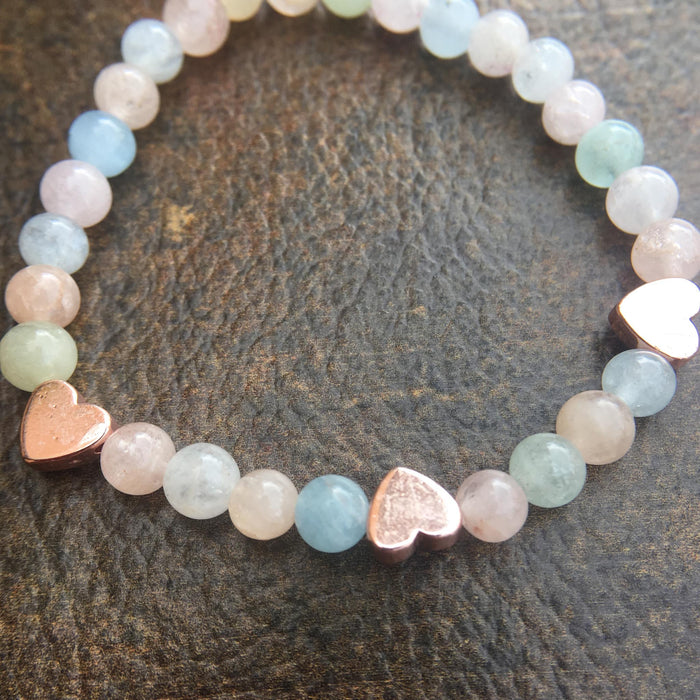 Pulsera de morganita 4 mm con 1 ó 3 corazones para niña - NALANDA | Tu motor de búsqueda interna